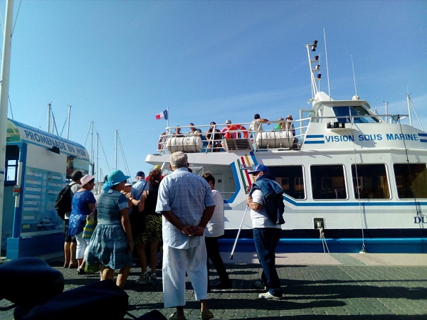 Catamaran Vision Sous Marine A Voir Sur SOS Campagnes Catamaran Vision Sous Marine A Voir Sur SOS Campagnes