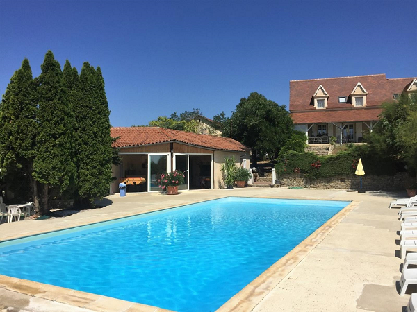 maison habitation avec chambres d’hôtes et piscine